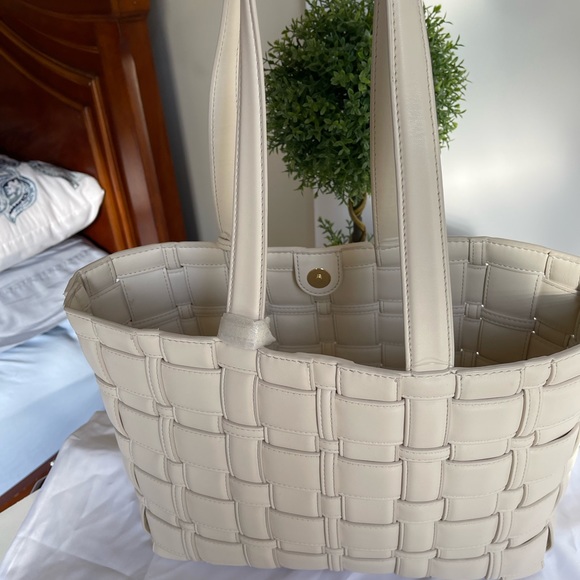 Michael Kors Ivy Medium East West Vegan Leather Tote Bag with wallet - Picture 9 of 12